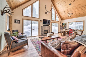Stylish Cabin in Truckee - Swim, Ski, Hike!